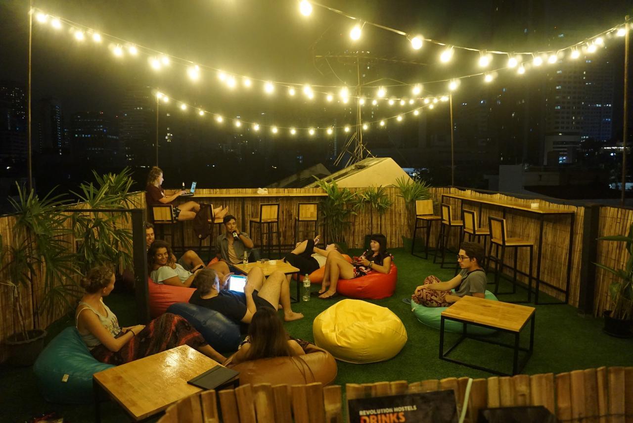 Revolution Hostel Asoke Bangkok Exterior photo